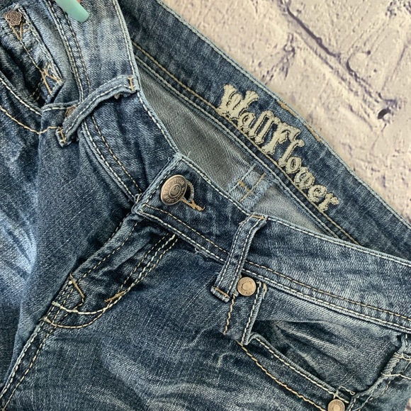 Low rise Jean Short Shorts - Picture 3 of 5